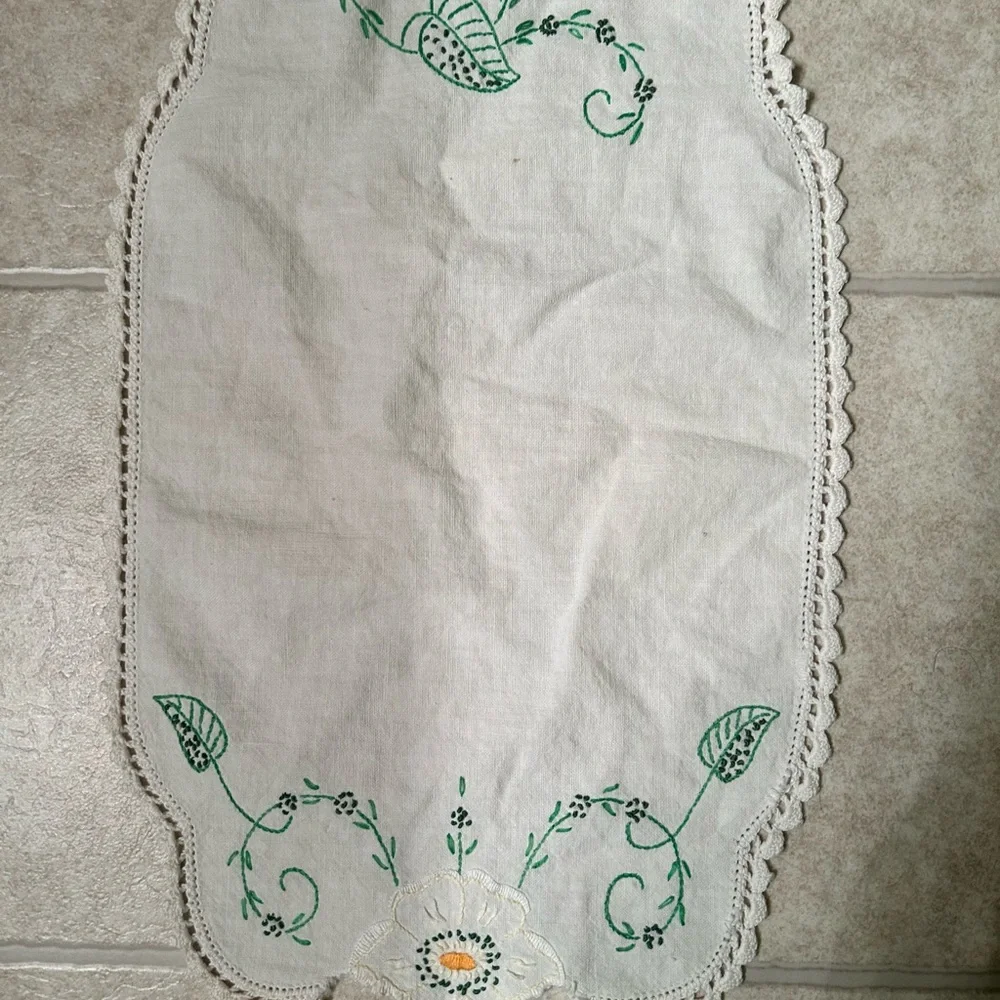 VTG Embroidered armchair cover or small dust cover. Measures 15x9 inches